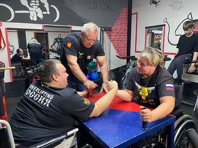 Одной левой